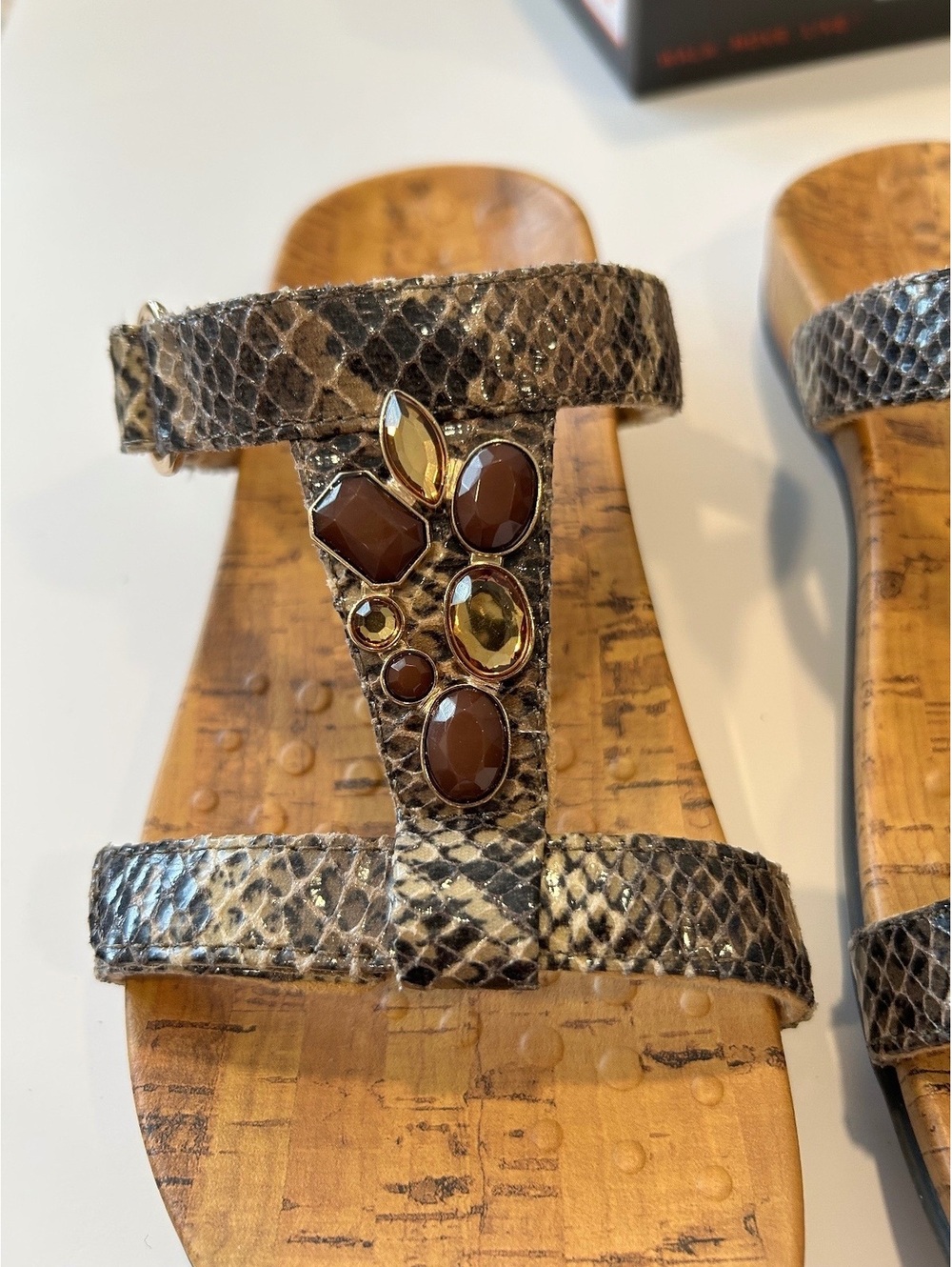 NWB Vionic Viviana sandals in natural snake jewels on top adjustable straps